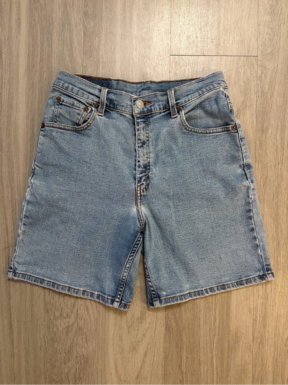 Vintage Levi’s Bermuda High Rise Jean Shorts Classic Y2K Retro Women’s Size 6